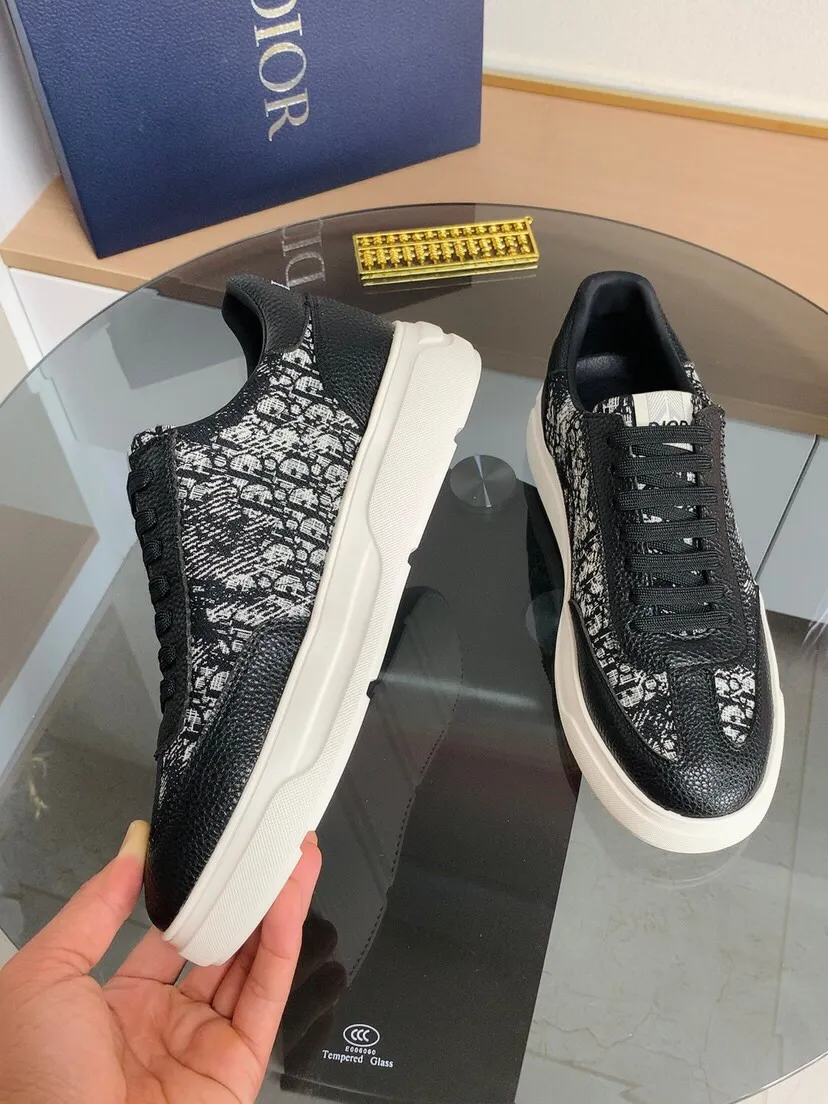Factory price 420⌚️⌚️[Dior] Dior's new men's genuine leather casual shoes, the highest version on the market, any comparison is welcome🆚! The original leather has excellent texture and is super high-end! Fetal sheep net lining imported from Italy, removable pad! Luxurious materials and fine workmanship, highly recommended! Code number: 38-444⃣️Color optional